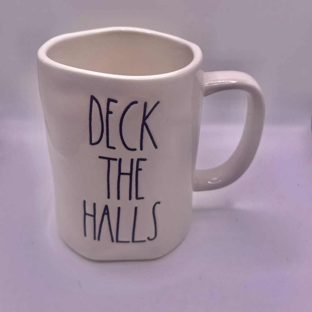 Like new Rae Dunn “Deck The Halls” mug